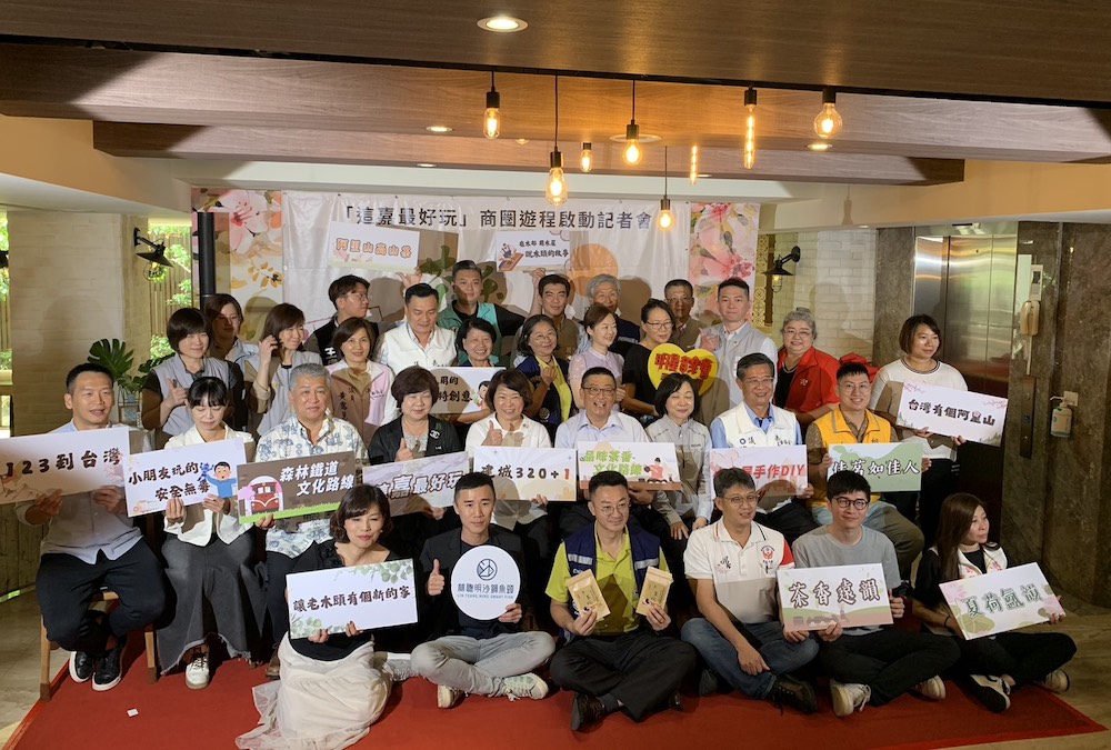 勇媽黃敏惠市長帶領公私團隊協力推兩大遊程,要用故鄉的心,款待來嘉的旅客。(圖/記者陳惲朋攝)