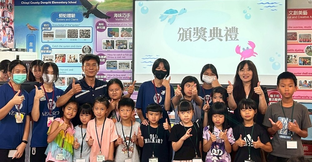 國立嘉科實中扶少團策畫《一起長大的海洋冒險》營隊，到東石偏鄉的東石國小展現青年學子對教育的熱忱。（圖/嘉科實中提供）