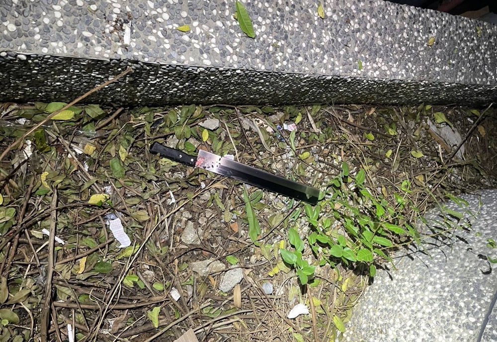 醫院承包清潔工動刀 疑不滿同事拿西瓜刀砍傷他左手 220 cnews204250819a03