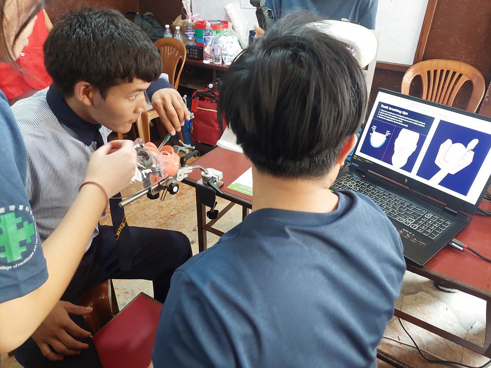 口腔教育化作愛的橋梁!靈鷲山攜手耕莘專校前進尼泊爾 - https://www.watchmedia01.com