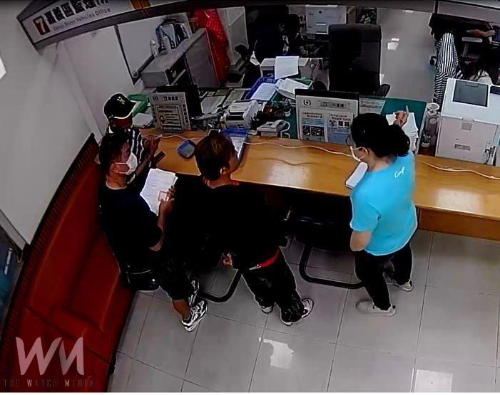 行政執行署嘉義分署官員好言相勸,仍置之不理,遭依法強制執行查封男子土地後第4天,男子即到案繳清所有罰鍰。(圖/嘉義分署提供)