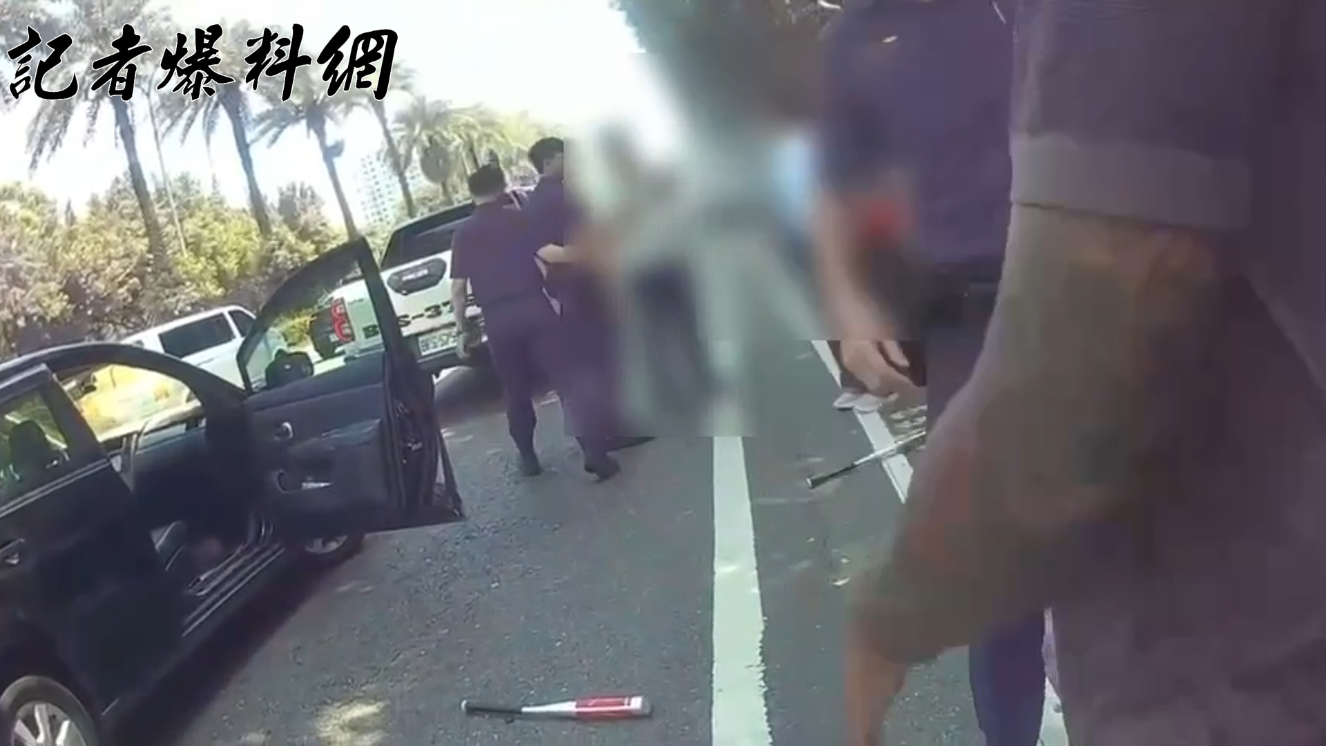 ▲新北市林口區文化一路昨(19)日上午11時許發生1起行車糾紛。(翻攝畫面)