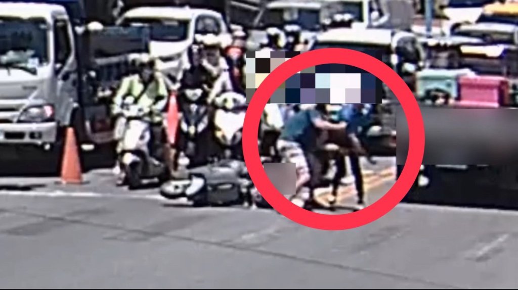 見前妻坐別的男人車內眼紅?- 兩名男子花蓮吉安街頭大亂鬥