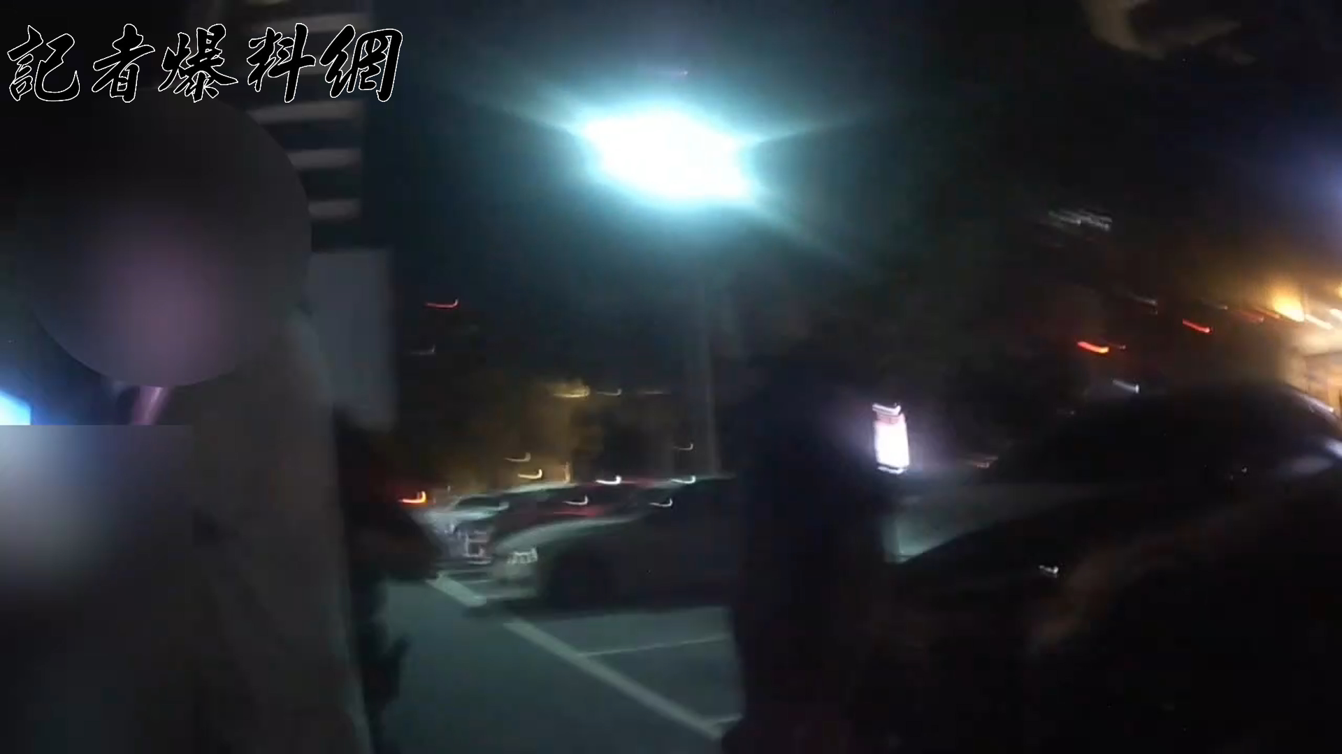 ▲警方戳穿聶男謊言後依法上銬逮捕解送歸案。(翻攝畫面)