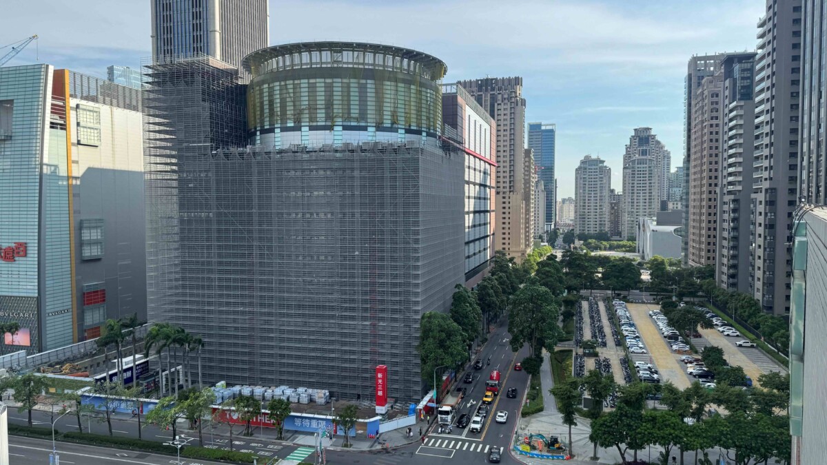 ▲台中新光三越復業穩步前行，加強防護配套，安全第一為優先原則。(圖/新光三越提供)
