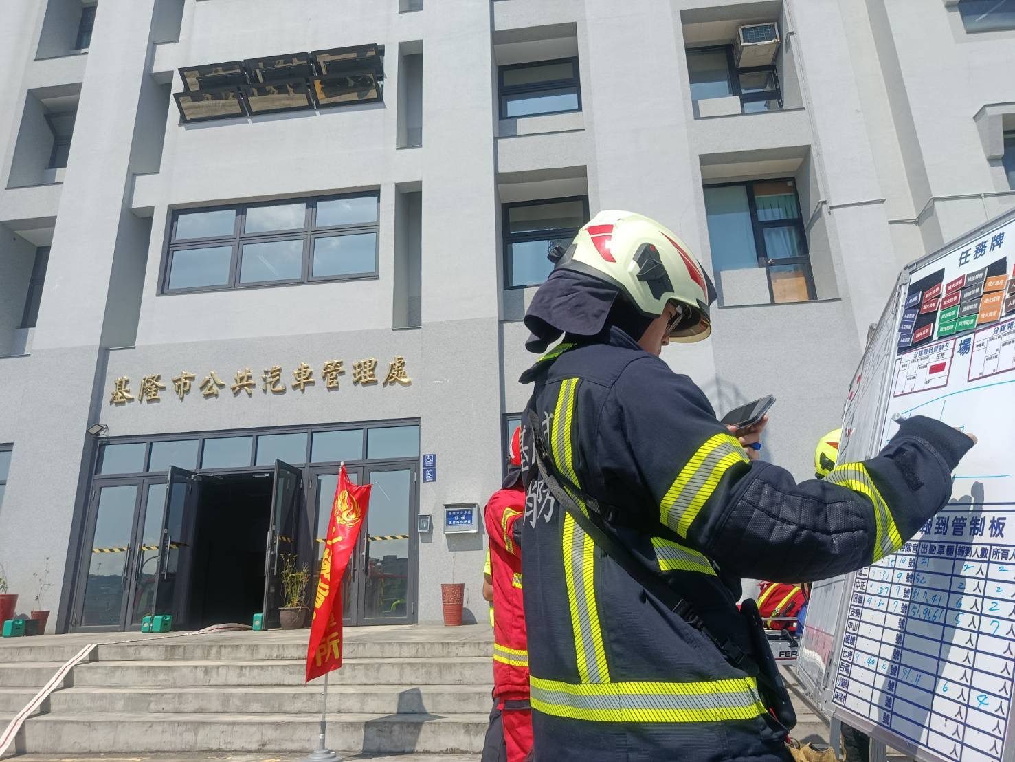 長距離佈線實兵驗證搶救　基隆警消大樓火災演練強化救災應變