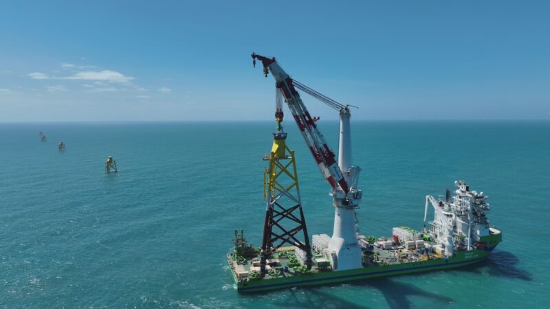 台船環海順利完成海龍離岸風場73座套管式水下基礎安裝 提前交付1GW水下基礎項目安裝進度