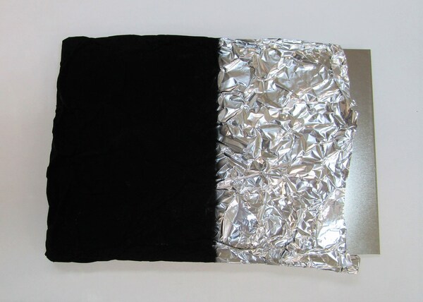 LUSHADE&reg; BLACK　on aluminum foil.