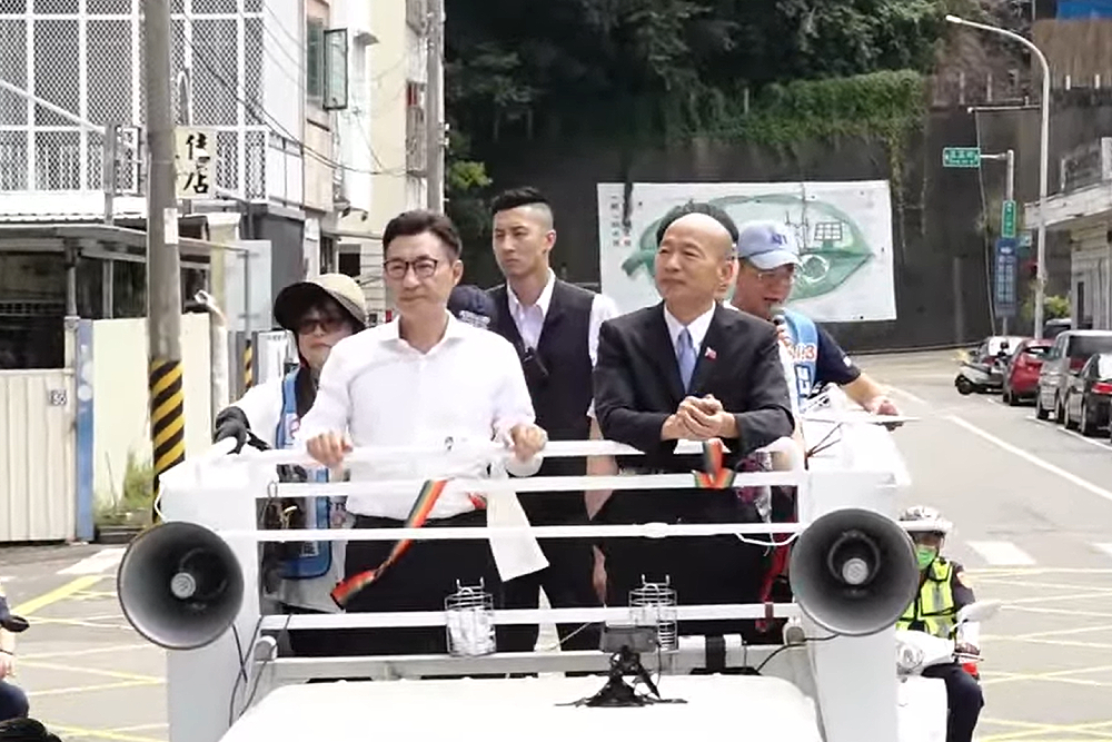 江啟臣車掃拚不同意票 韓國瑜聲援:大罷免是民主大後退 242 江啟臣車掃拚不同意票 韓國瑜聲援:大罷免是民主大後退 241