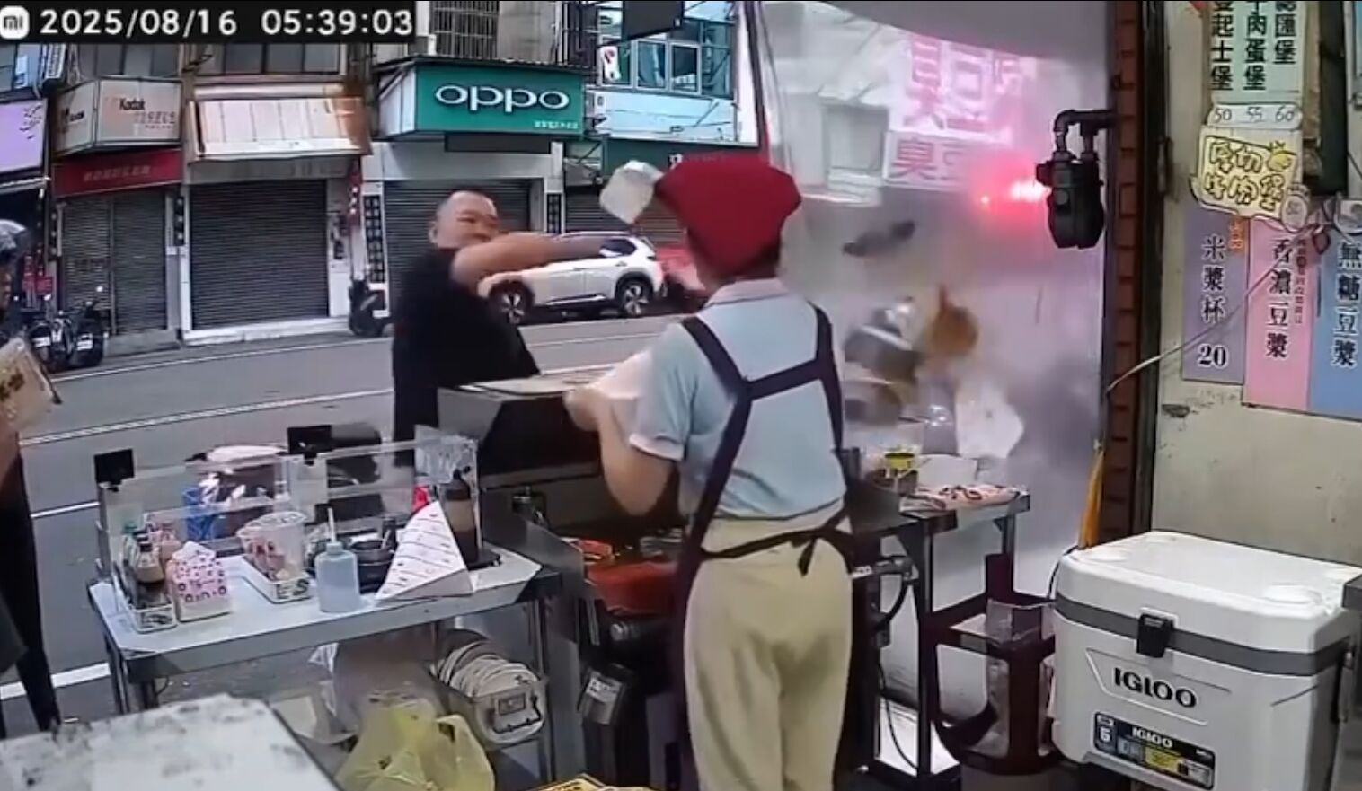 醉男砸店警所長稱「情緒不穩不宜逮捕」 新竹市警局聲明發言不當深刻檢討 216 醉男砸店警所長稱「情緒不穩不宜逮捕」 新竹市警局聲明發言不當深刻檢討 215