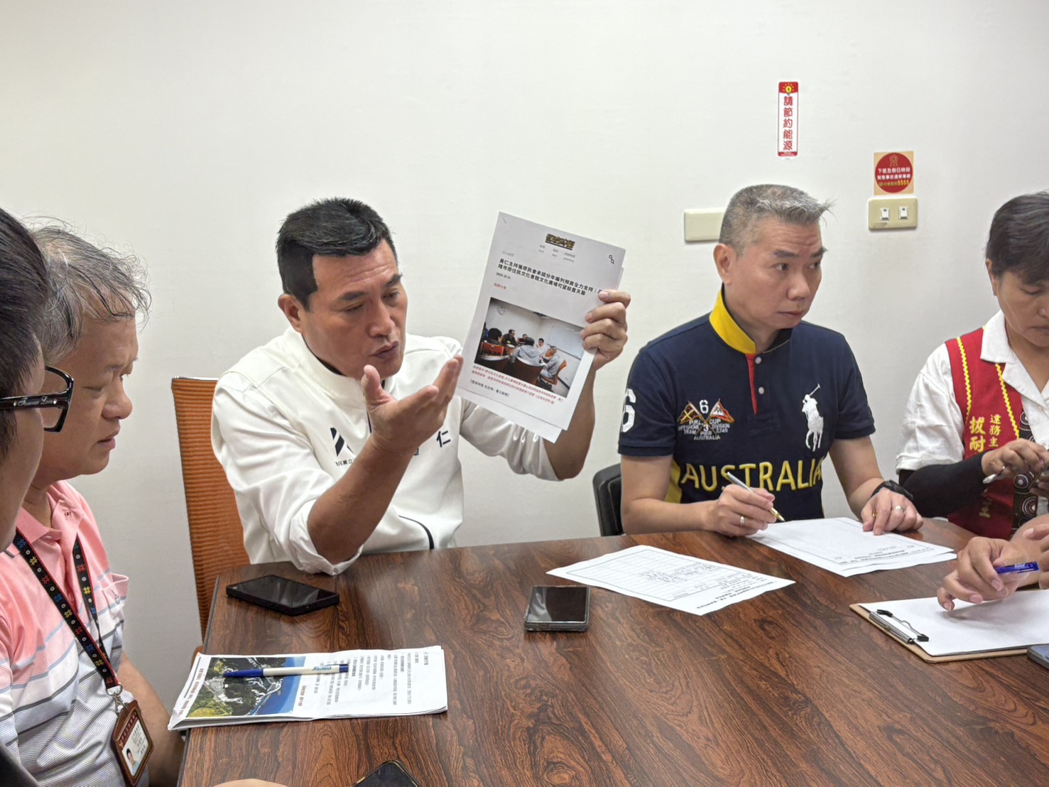 黃仁再度為基隆市原住民文化會館祭祀廣場及射箭場改善案再次主持召會協調會議。(圖/黃仁國會辦公室 )
