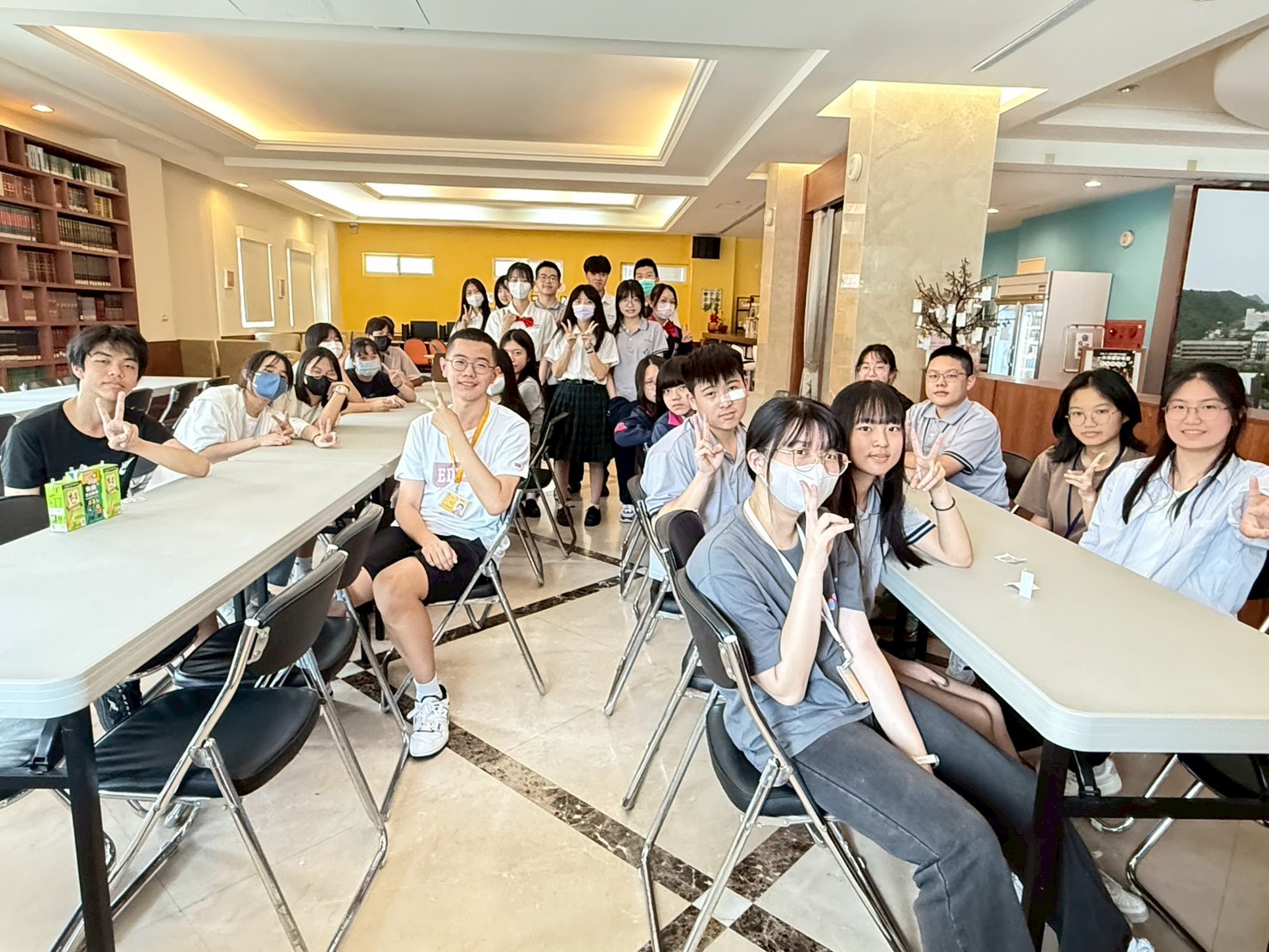 二信高中圖書館小太陽成長社114新鮮人報到 7 LINE ALBUM 1140819%E6%96%B0%E8%A1%80%E5%8A%A0%E5%85%A5 250819 2