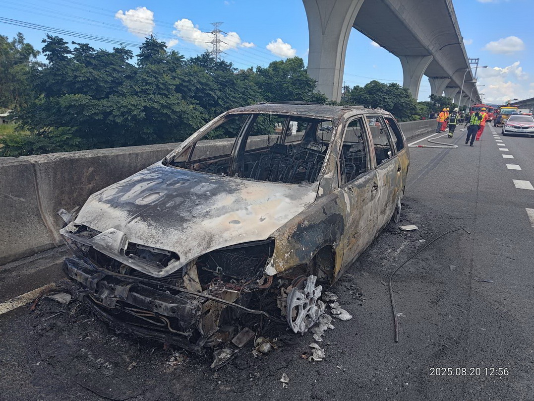 國道1號火燒車驚魂!駕駛冷靜應變3人平安脫險 - https://www.watchmedia01.com