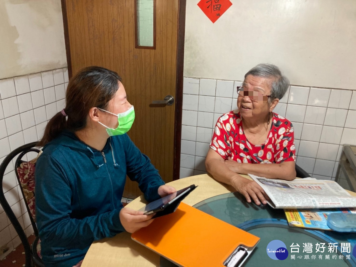 竹市照顧管理專員以專業照顧，服務超過7,000多個家庭。