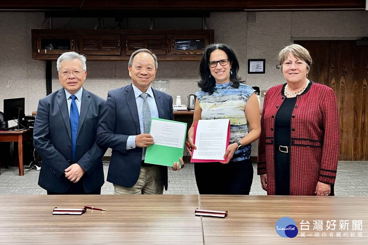 中央大學碳封存及地熱研究中心與美國德州大學奧斯汀分校經濟地質調查局(Bureau of Economic Geology, BEG)締約合作,象徵兩校合作進入新階段。<br /><br /> <br /><br />
