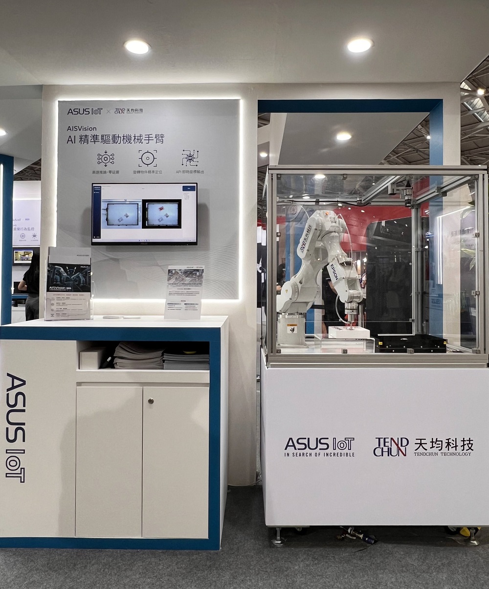 AISVision即時辨識物件位置與角度,協助機械手臂自動化移載不規則狀工件。