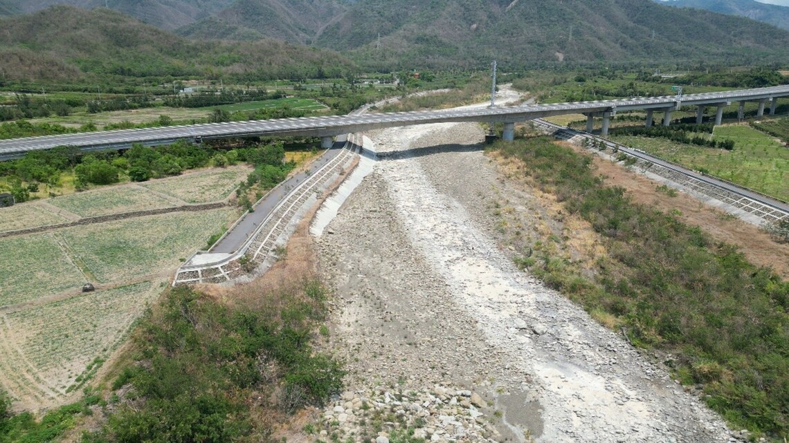 屏東縣「楓港溪堤防改建工程(0k+594~2k+050)」開工，降低枋山鄉楓港村淹水威脅