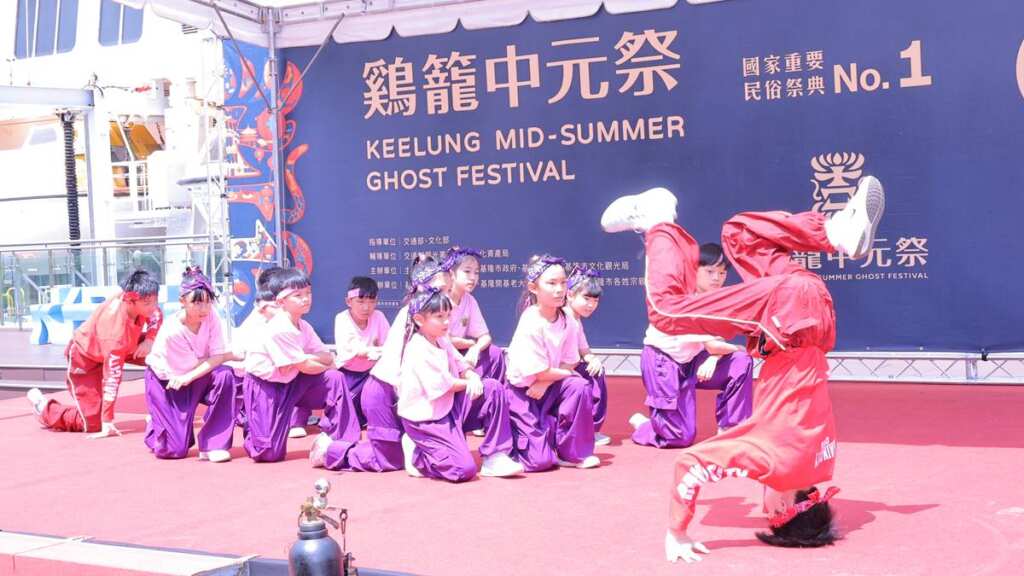 ▲活潑精彩的表演為「2025乙巳鷄籠中元祭」記者會揭開序幕。