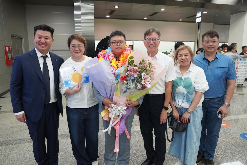 地科奧林匹亞競賽奪雙金 薇閣中學何海銘以堅持信念克服挑戰 224 cnews124250821a02