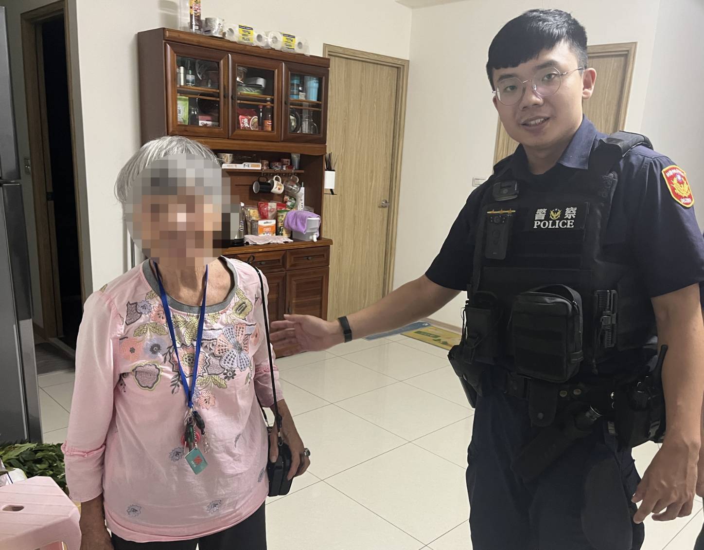 大園8旬婦深夜迷途 員警靈機一動靠它助返家 377061 0