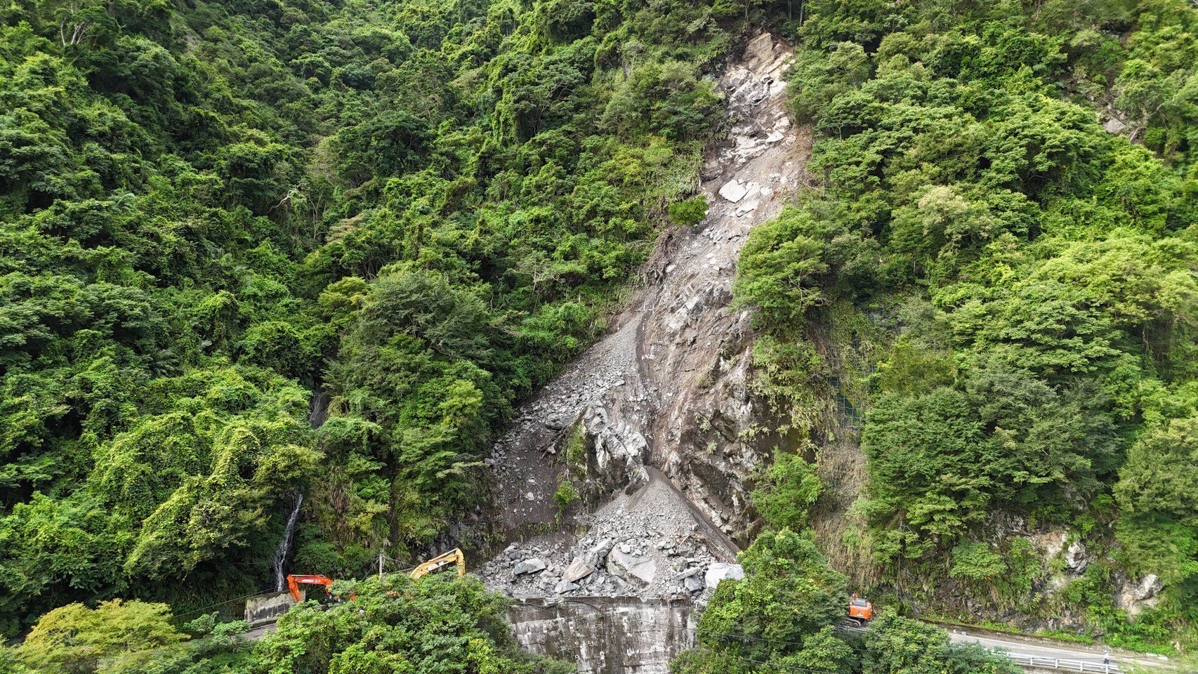 桃園復興台7線33K落石坍方阻斷通行 預估搶通時間曝光 d44cfee6 c7fe 4120 8e95 a2ed5d46b450