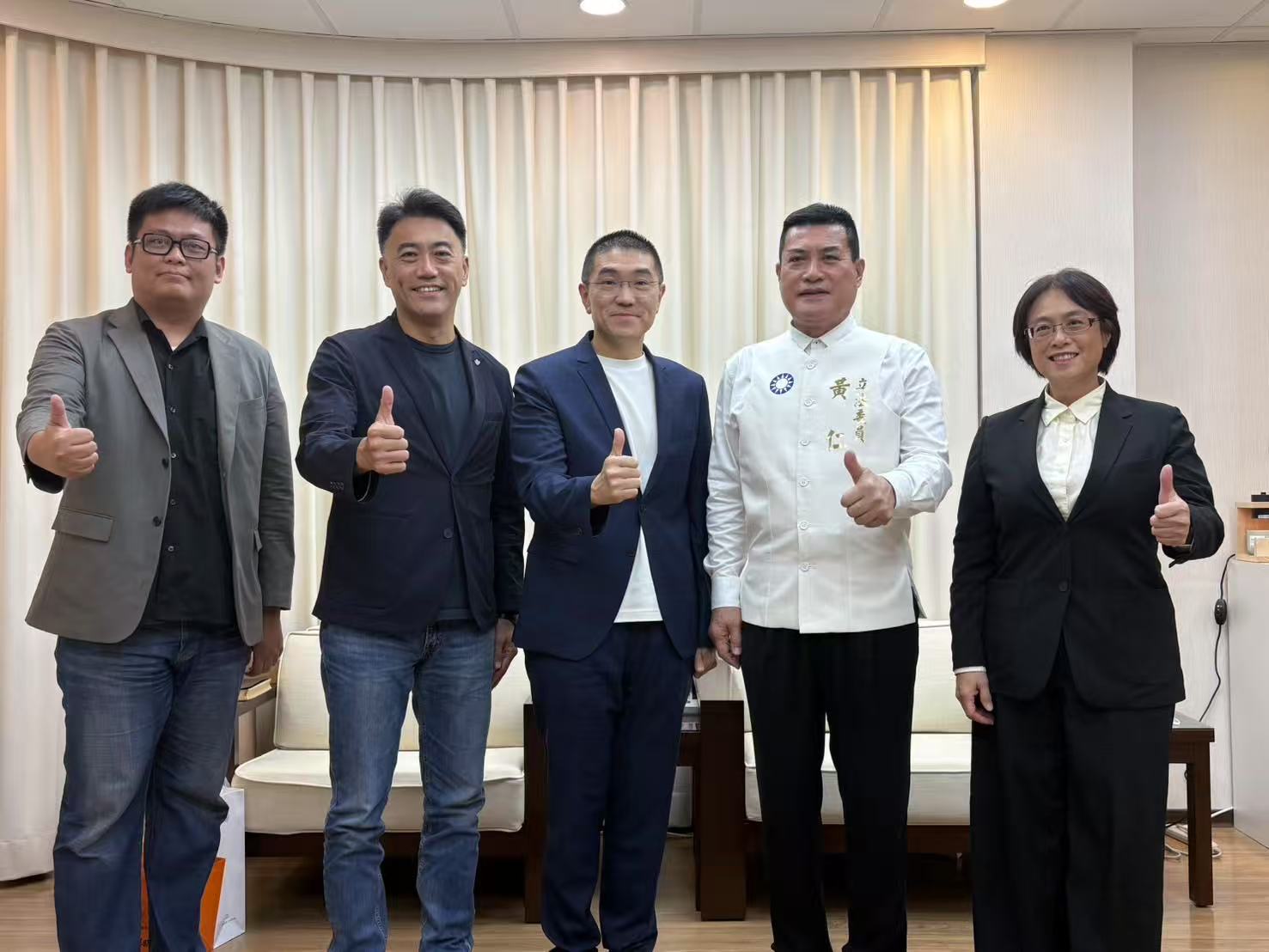 黃仁偕同林沛祥委員、林倩綺委員等三人拜會謝國樑市長,向市長說明將極力為基隆市原民會館爭取相關工程整建案的預算,改善原住民活動場域,提供良好完善的設施,提供族人辦理相關活動。(圖/黃仁國會辦公室)