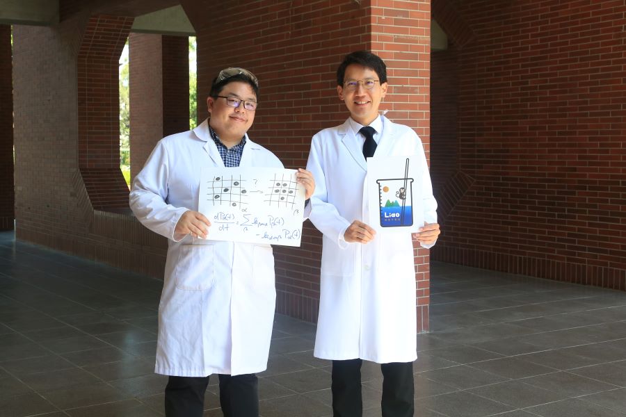 ▲吳大猷先生紀念獎,國立中山大學化學系副教授廖軒宏(右)、邱政超(左)雙雙獲獎,以其在創新化學領域的傑出貢獻大放異彩。