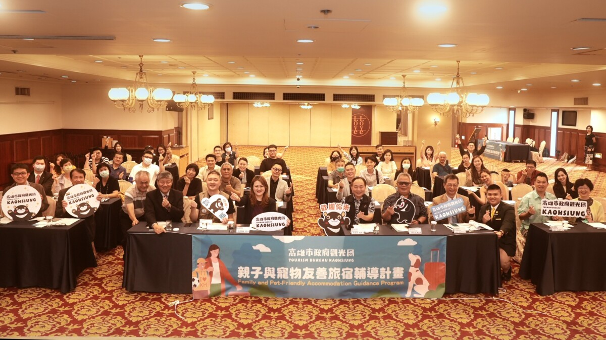 ▲參與2025親子與寵物友善旅宿輔導計畫貴賓及業者合影