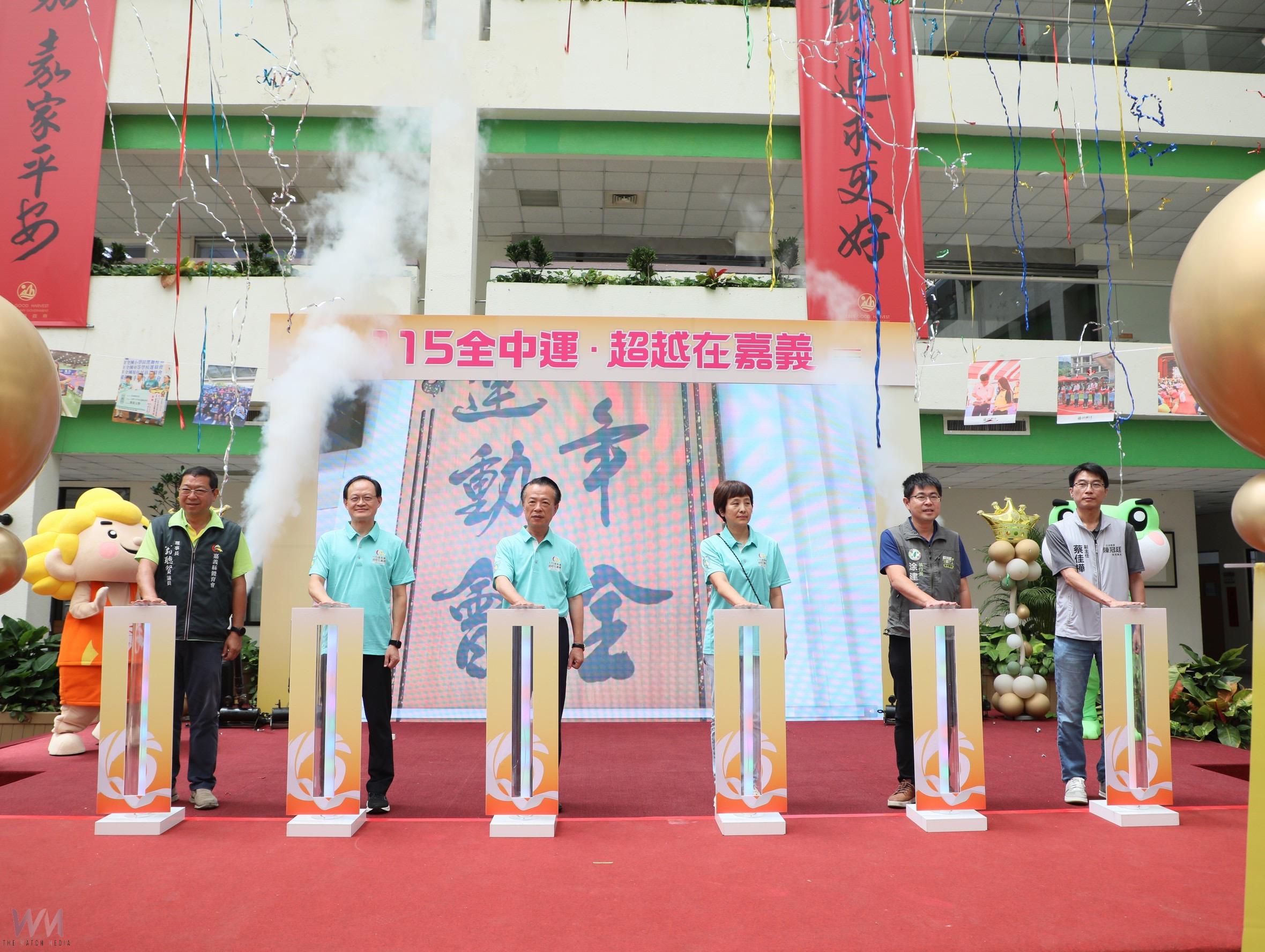 嘉義縣長翁章梁與各界 一起啟動全中運籌備。(圖/記者陳惲朋攝)