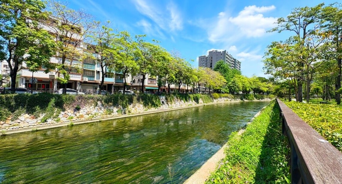 綠川水岸融合人文生態 河岸環境優美邀市民周末漫步