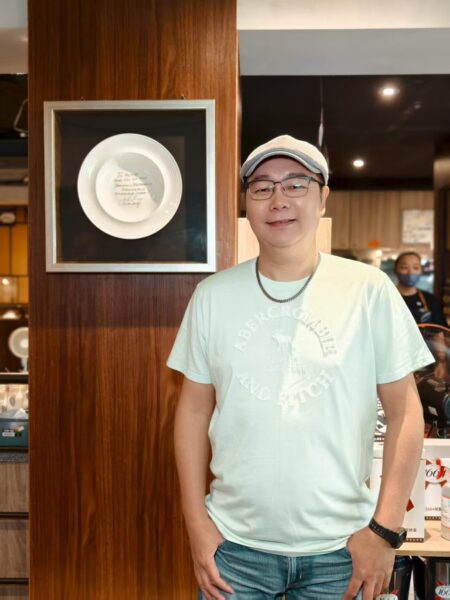 永續餐飲協會理事長曾憲慈(企鵝)表示,老撈透過黃牛胸肉、牛尾等少見部位入菜,不僅提升食材價值,也展現餐飲永續精神。圖/朱立君攝