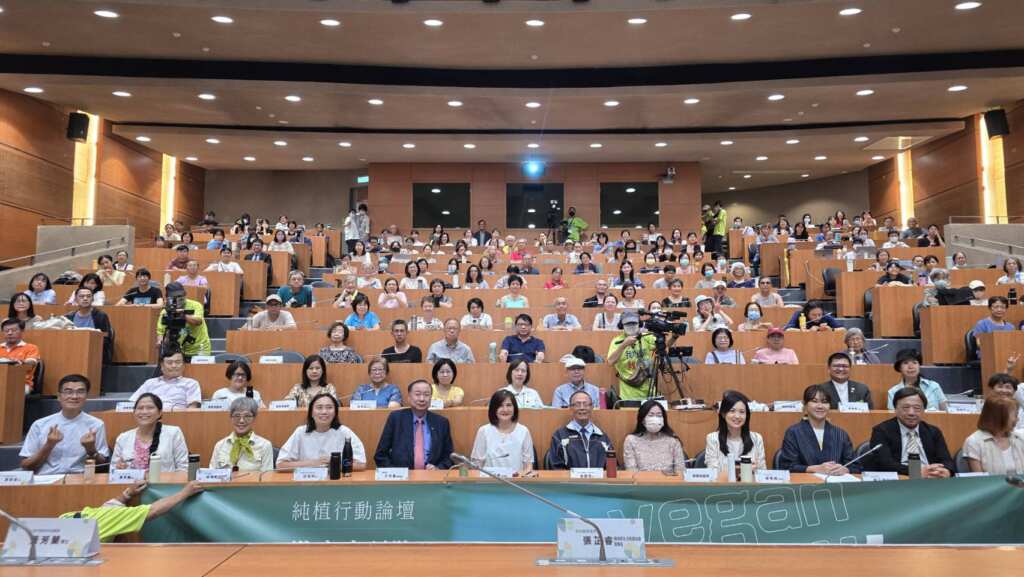 ▲純植行動論壇聚焦健康與氣候行動,現場吸引近300位聽眾參與,線上觀看人數亦突破700人。(圖/純植行動聯盟提供)