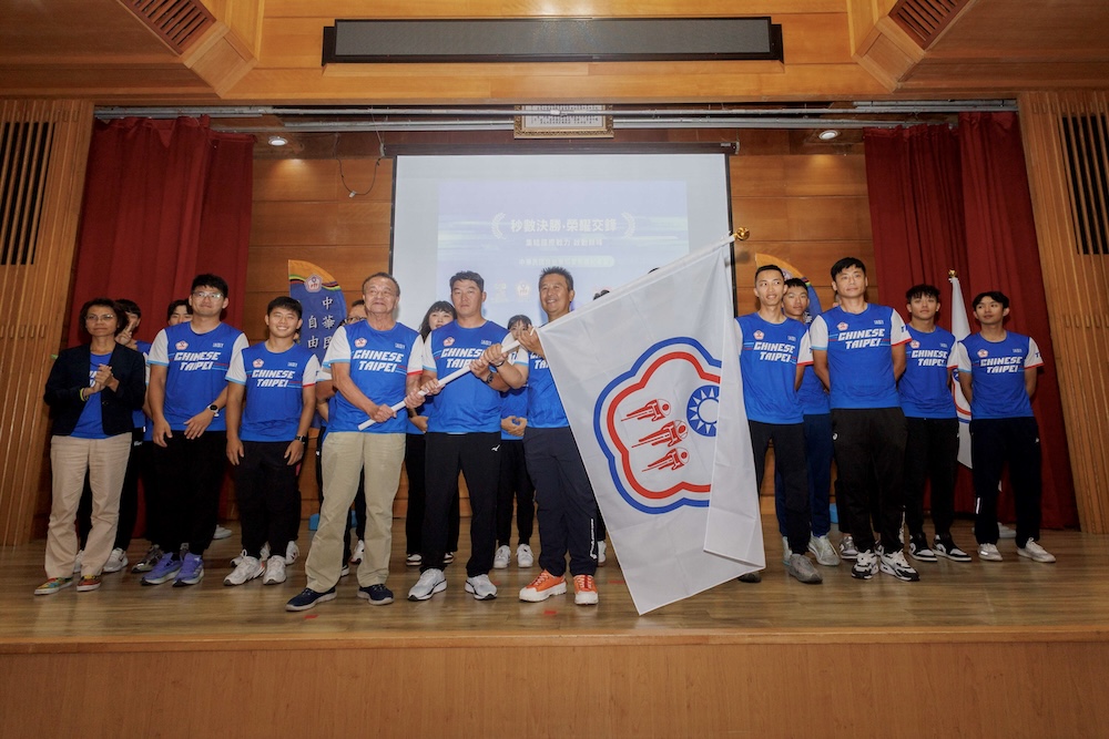 自由車協會授旗出征亞洲杯 粉紅小鋼炮黃亭茵傳承經驗 226 cnews124250822a03