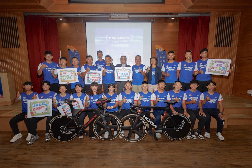 自由車協會授旗出征亞洲杯 粉紅小鋼炮黃亭茵傳承經驗 227 cnews124250822a01