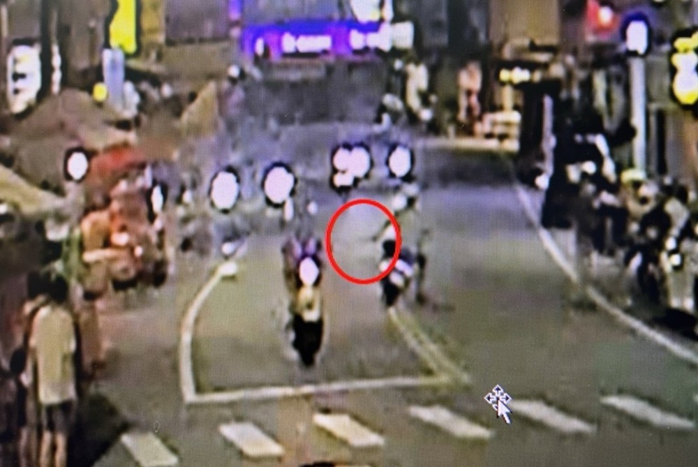 情變失控 莾男夜市揮刀騎車狂飆涉恐嚇公眾 217 cnews204250822a04