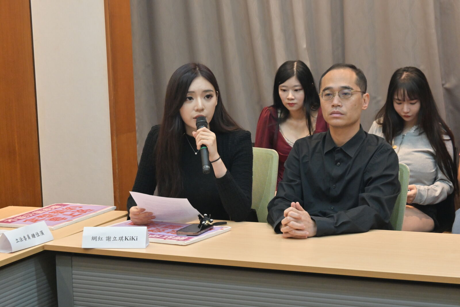 「Meta大逃殺」波及上千人 綠委偕百萬網紅要數發部出面扛責 222 「Meta大逃殺」波及上千人 綠委偕百萬網紅要數發部出面扛責 221