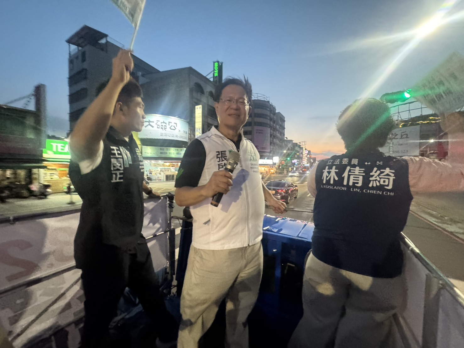 張啓楷呼籲選民，823公投務必投下同意票，透過民意要求政府正視能源轉型與供電安全。(圖／張啓楷國會辦公室)