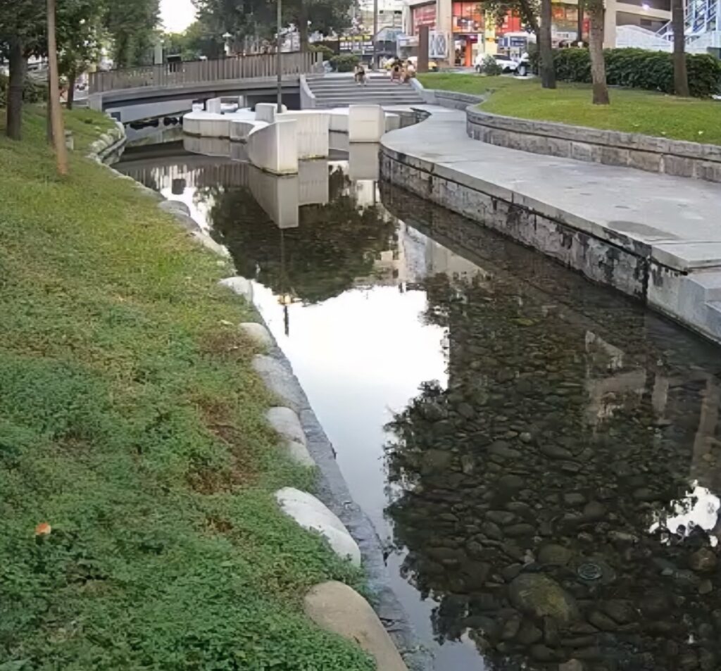 融合人文生態休憩自在 中市水利局邀市民周末漫步綠川水岸 2 %E8%AA%A0%E6%91%AF%E9%82%80%E8%AB%8B%E5%B8%82%E6%B0%91%E6%9C%8B%E5%8F%8B%E5%8F%8A%E5%9C%8B%E5%85%A7%E5%A4%96%E9%81%8A%E5%AE%A2%E8%B6%81%E8%91%97%E9%80%B1%E6%9C%AB%E5%A5%BD%E5%A4%A9%E6%B0%A3%E5%88%B0%E7%B6%A0%E5%B7%9D%E8%B5%B0%E8%B5%B0 %E4%BA%AB%E5%8F%97%E6%82%A0%E9%96%92%E6%95%A3%E6%AD%A5 %E8%A6%AA%E6%B0%B4%E4%BC%91%E6%86%A9%E7%9A%84