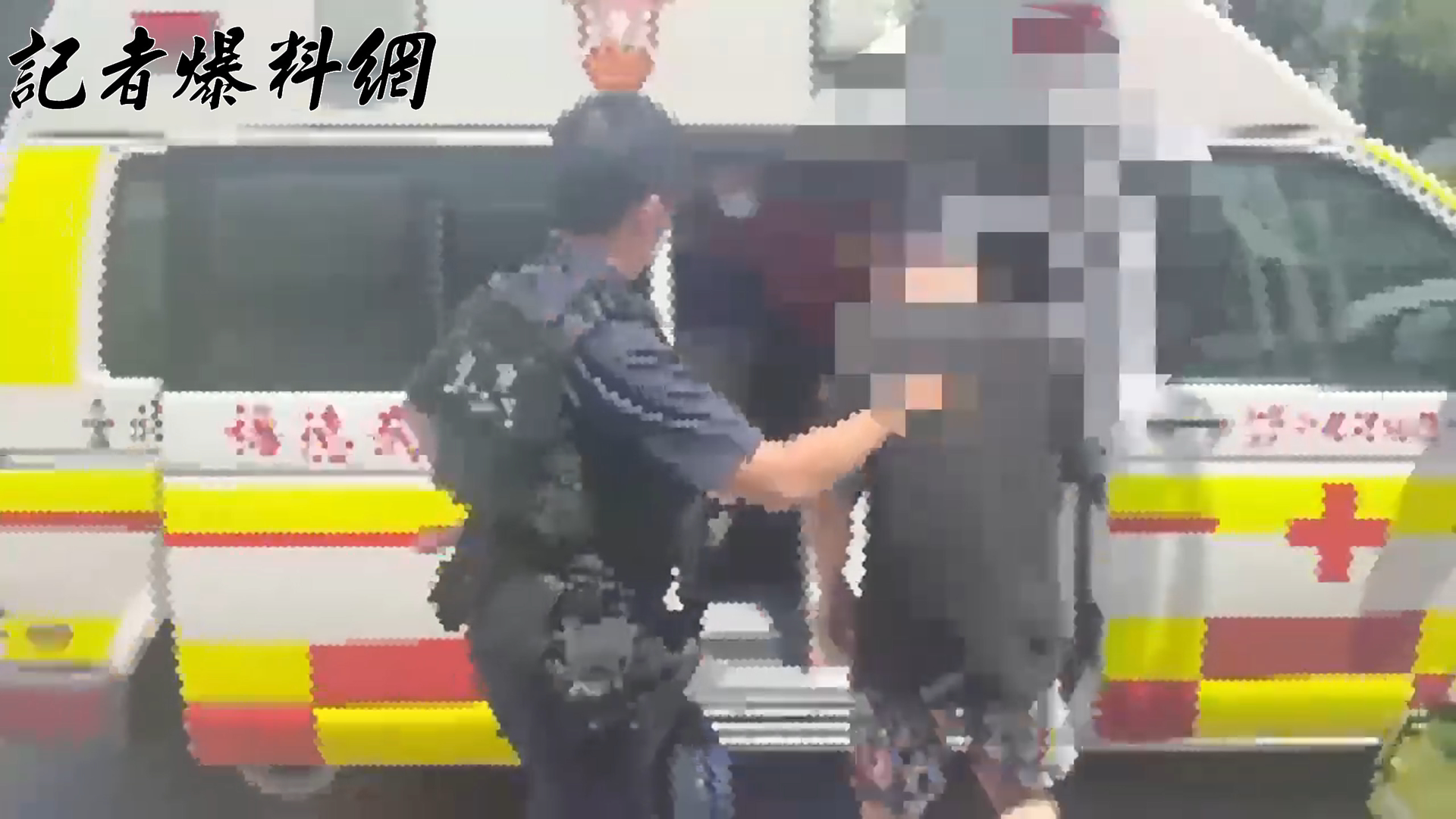 警方見梅海強情緒仍十分激動無法平復將其強制送醫。(翻攝畫面)
