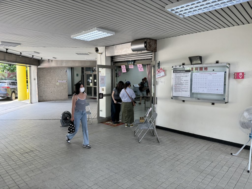 新店2起撕毀公投選票 8旬婦蓋錯5旬女多領票