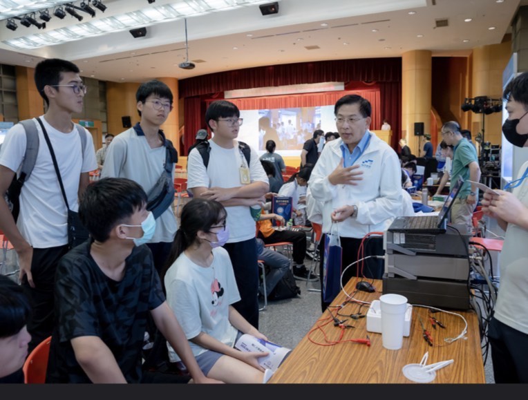 「國際量子科技展」由台灣學聯聯合台灣物理學會、香港物理學會及台灣量子電腦暨資訊科技協會共同推動,帶來最新量子科技研究與應用成果。(圖/台灣學聯)
