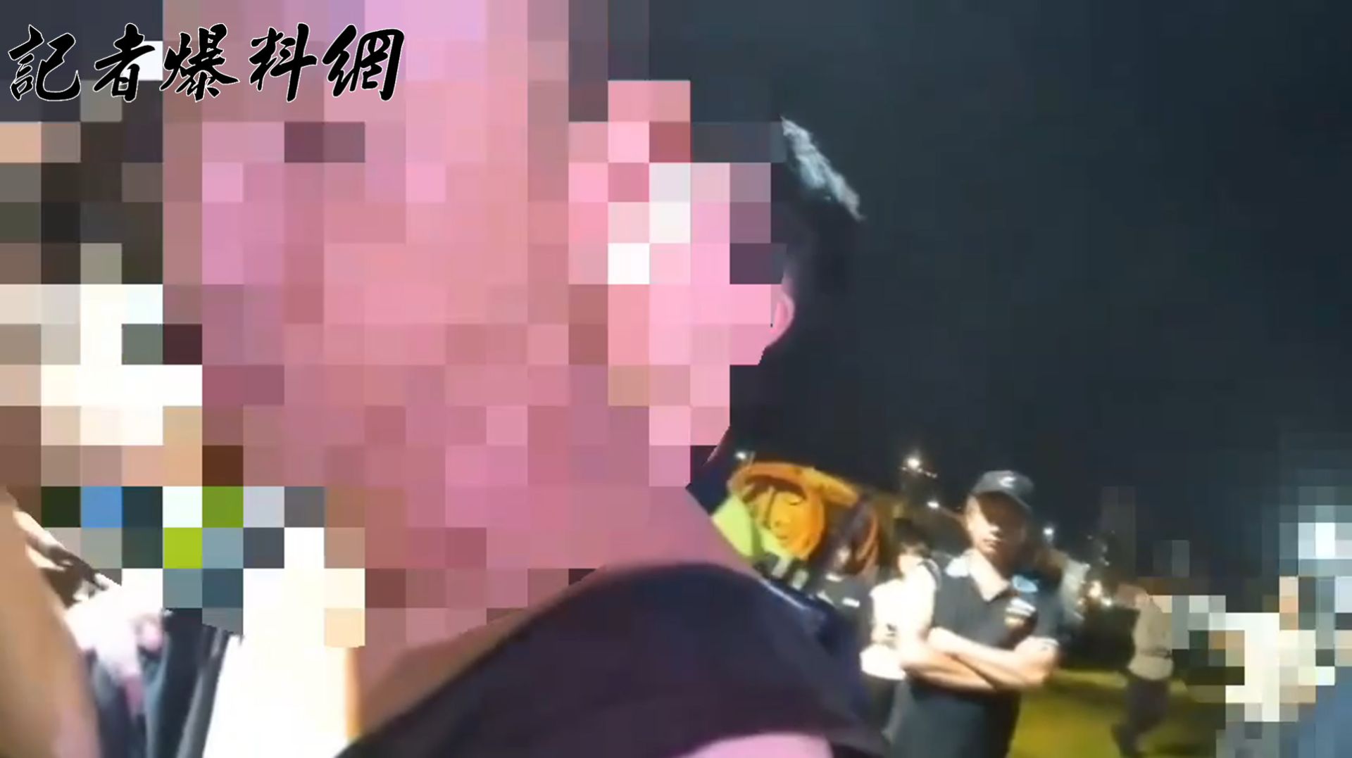 ▲46歲楊姓男子在人來人往的公園內公然自慰，甚至還用生殖器觸碰1名女子的臀部。(翻攝畫面)