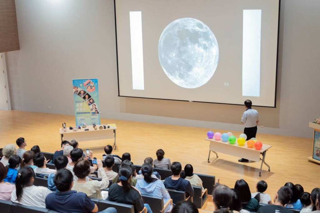 ▲孫維新教授進行演講。