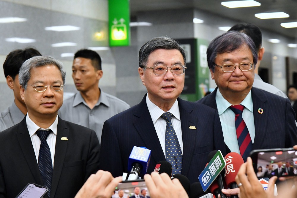賴清德慰留卓榮泰 將啟動「四項調整」及內閣人事改組 240 賴清德慰留卓榮泰 將啟動「四項調整」及內閣人事改組 239