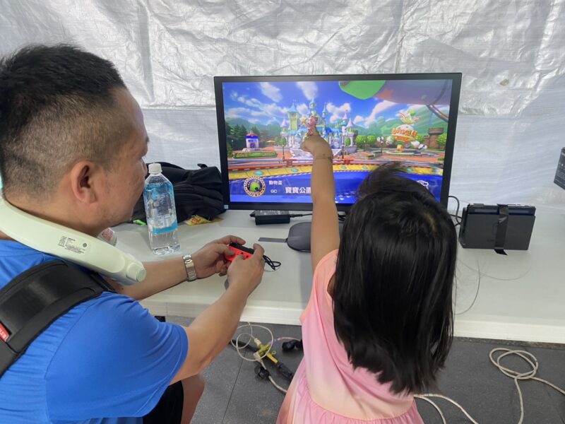 圖文:親子共同體驗。