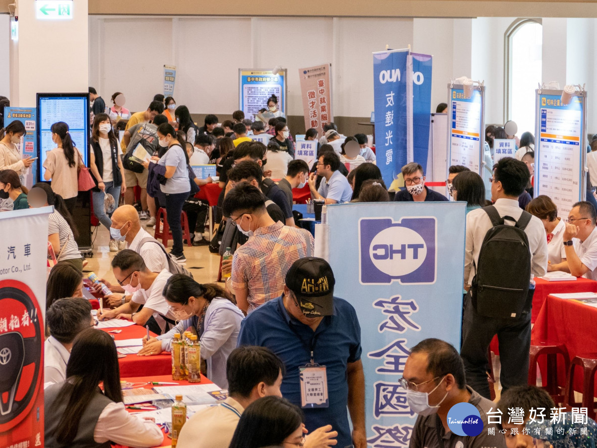 徵才活動現場 民眾踴躍參加