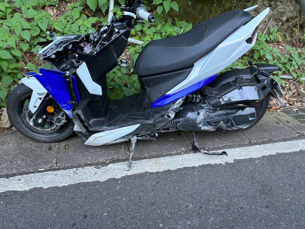 呂姓少年騎乘的機車。(翻攝畫面)