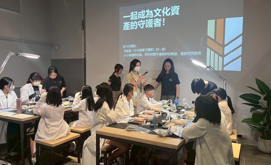 屏東典藏中心開啟文物修復奇幻旅程 職人學堂體驗修復技藝魅力