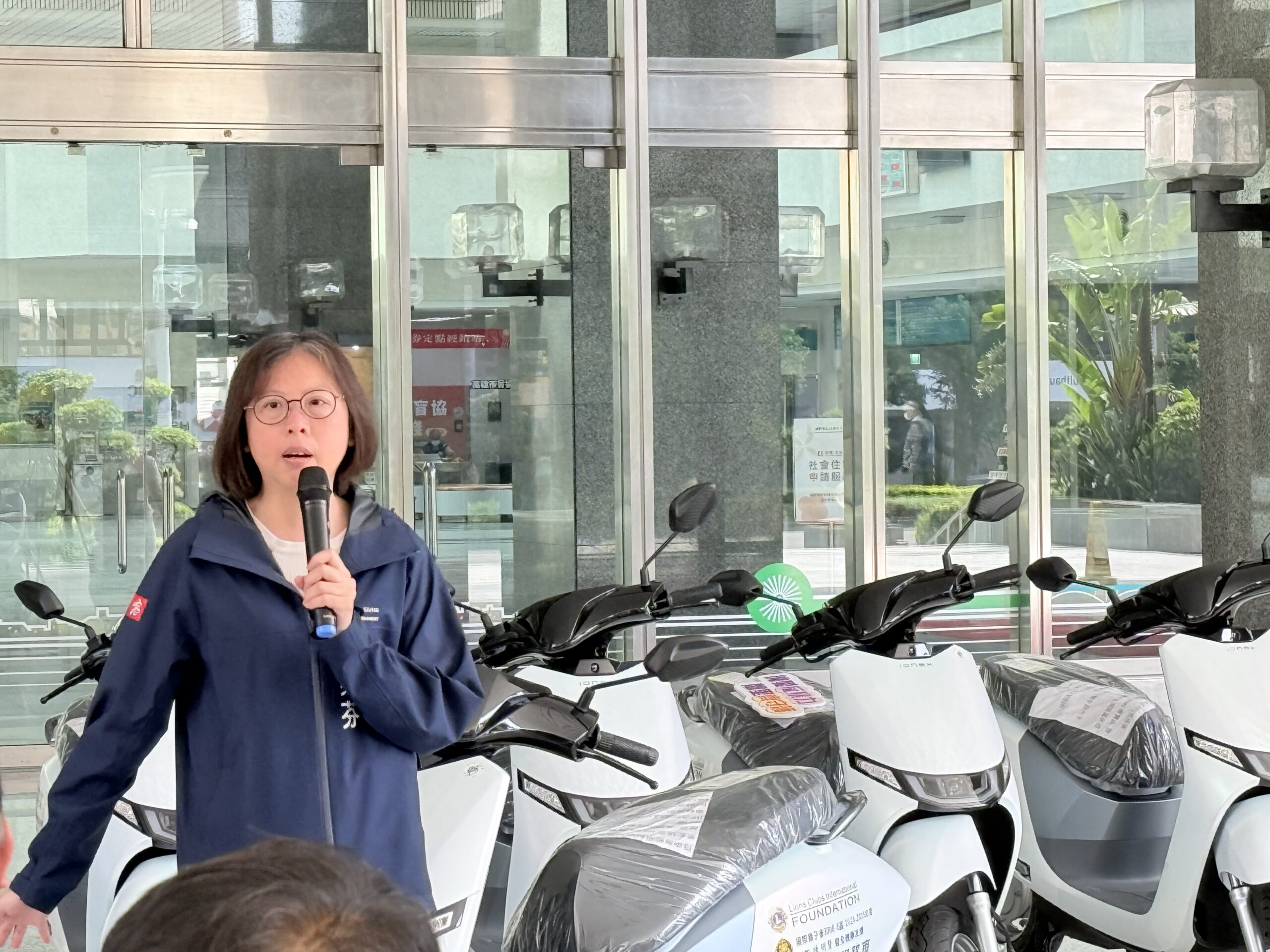 國際獅子會 300E-5區　捐贈10台電動機車　提升高雄防暴行動力