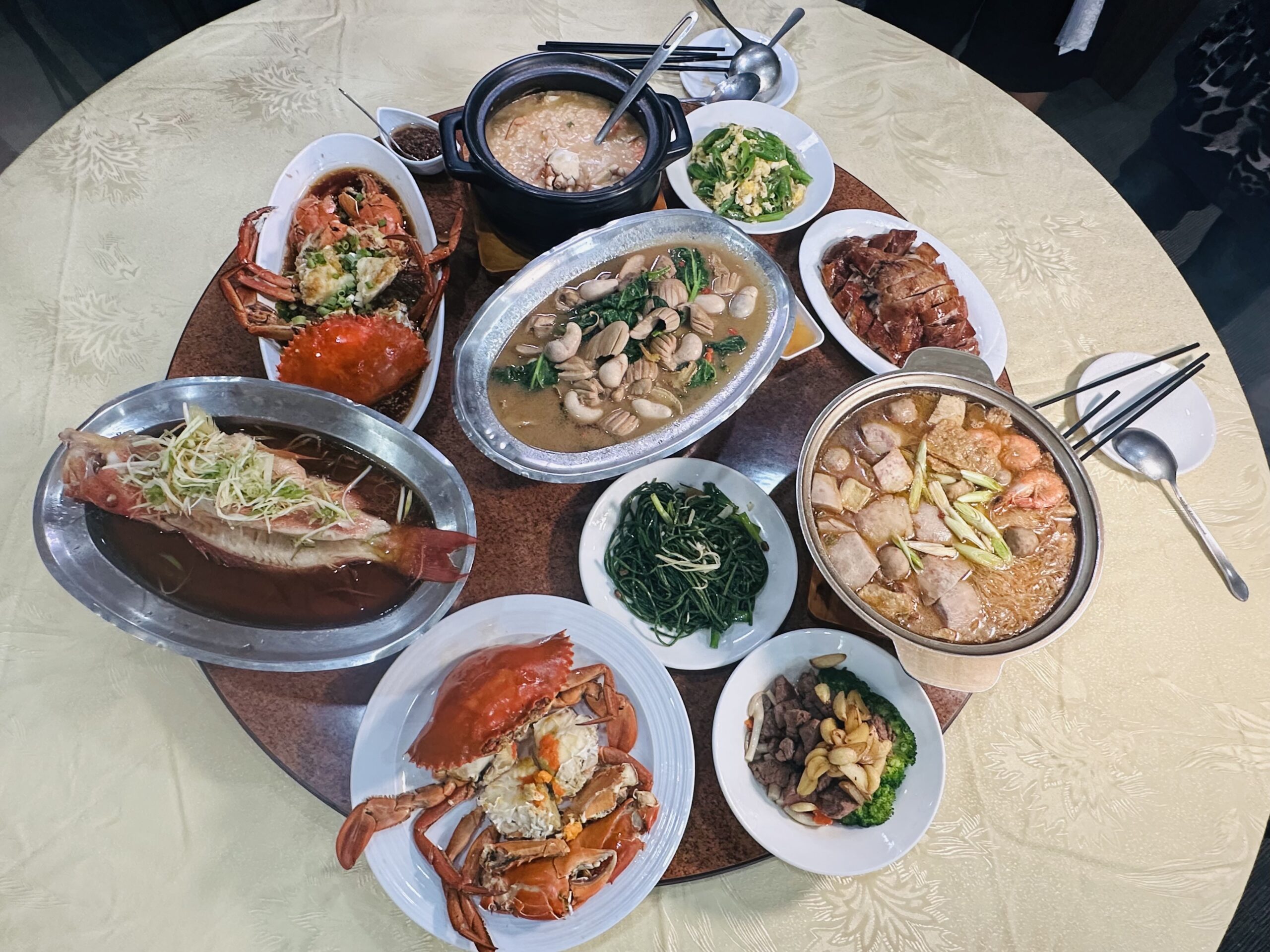 台中大祥海鮮餐廳在秋天開始推出的螃蟹料理吸引老饕。(圖/記者林均和攝)